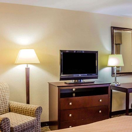 Quality Inn Уотербери Экстерьер фото