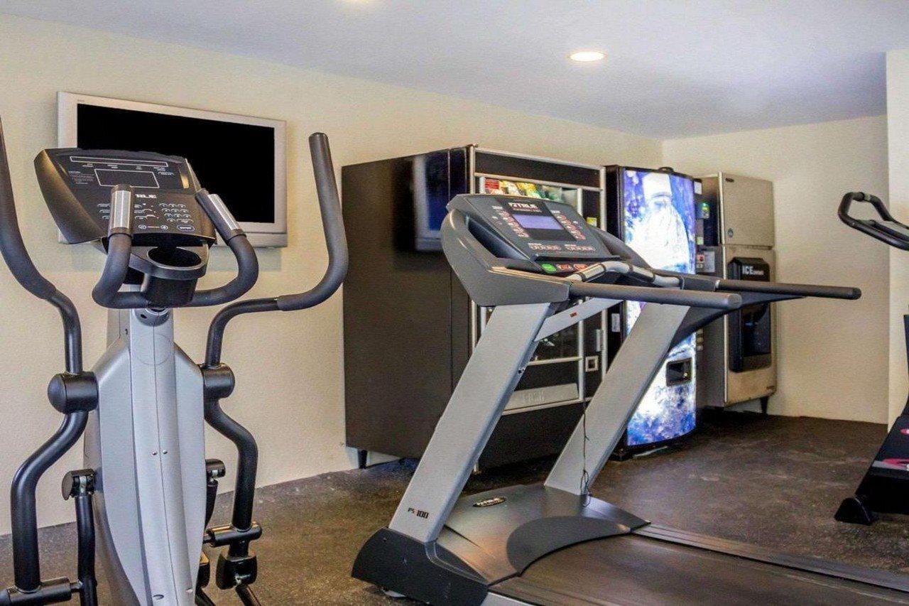 Quality Inn Уотербери Экстерьер фото