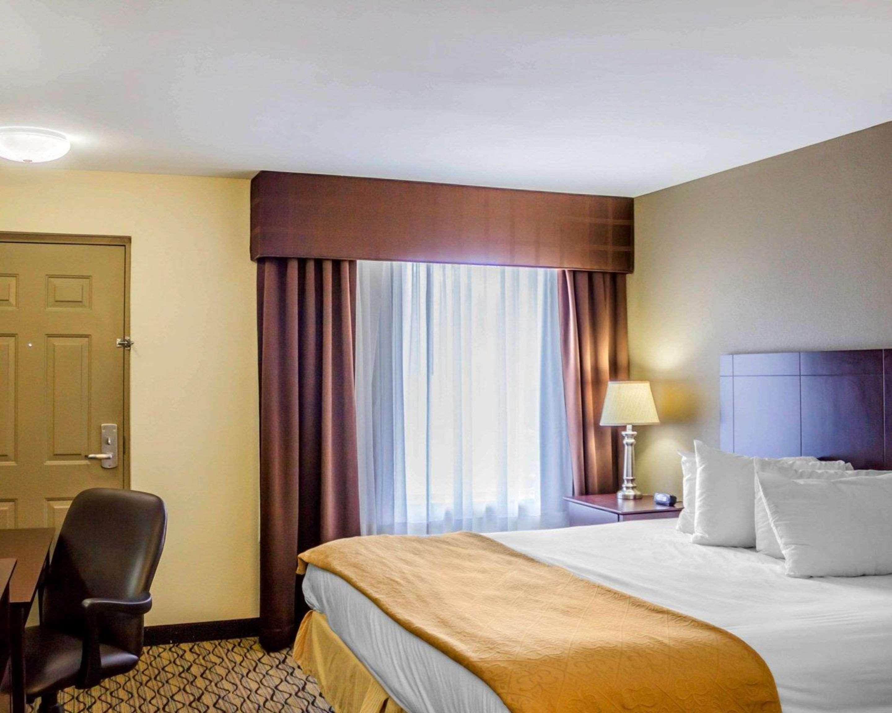 Quality Inn Уотербери Экстерьер фото