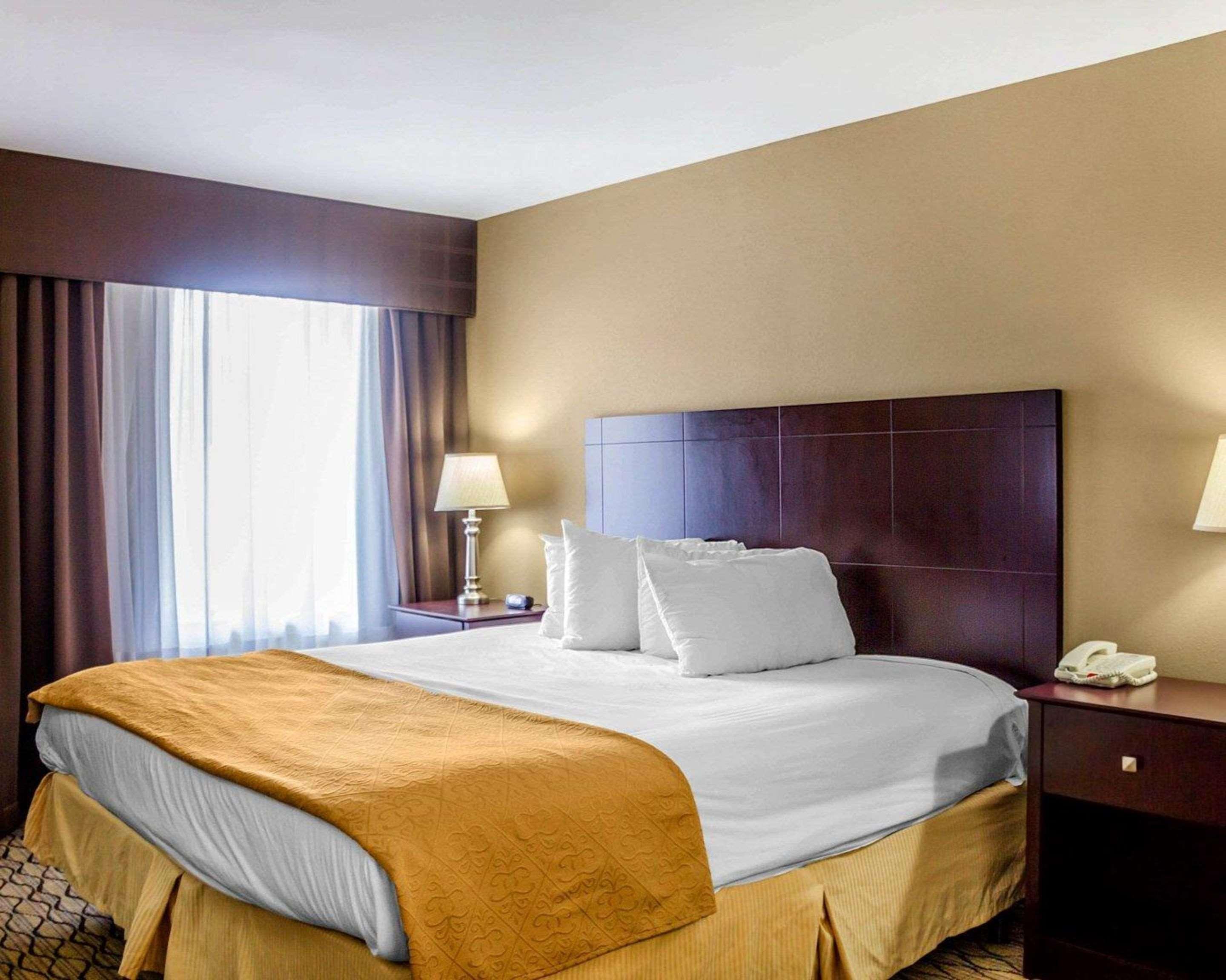 Quality Inn Уотербери Экстерьер фото