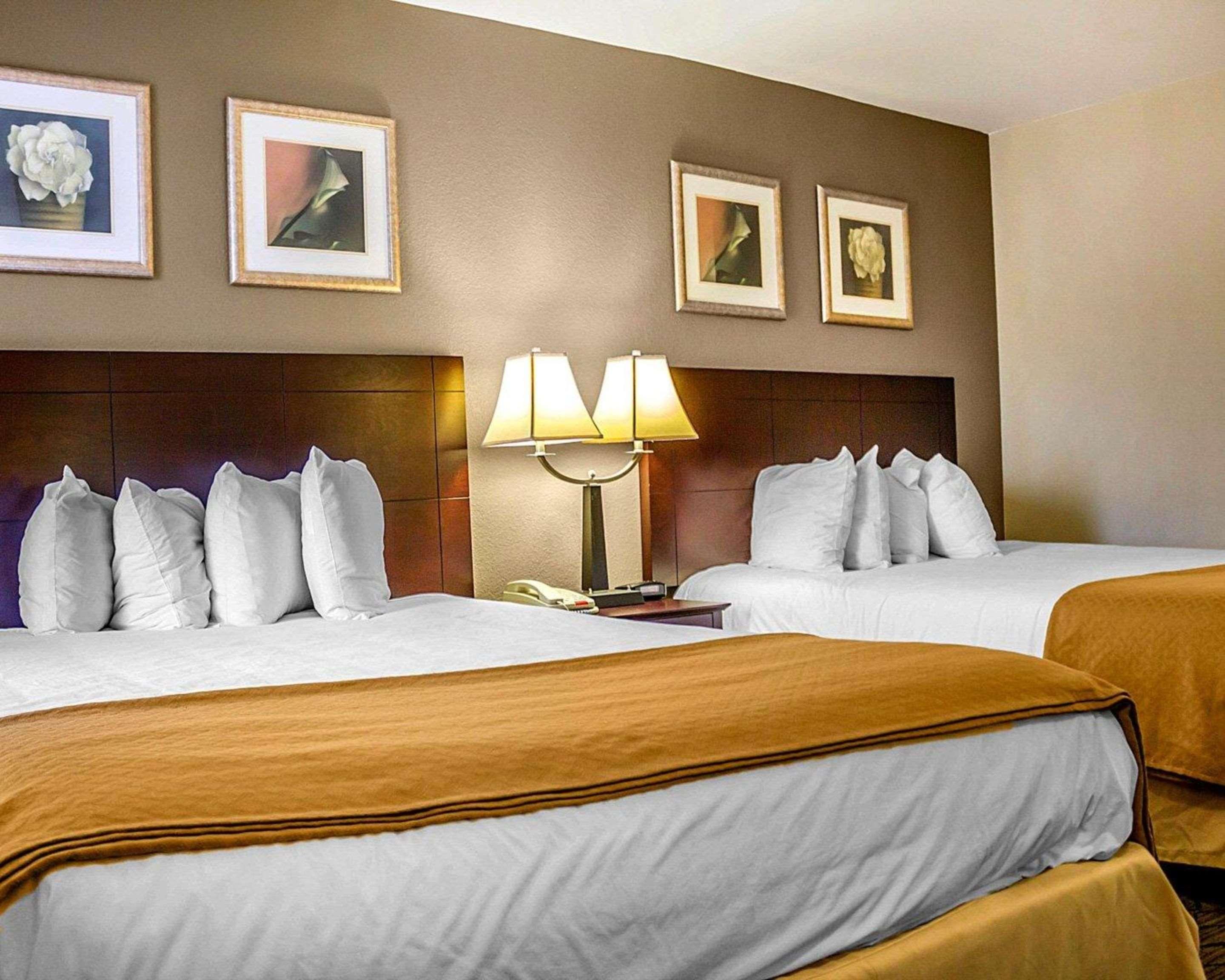 Quality Inn Уотербери Экстерьер фото