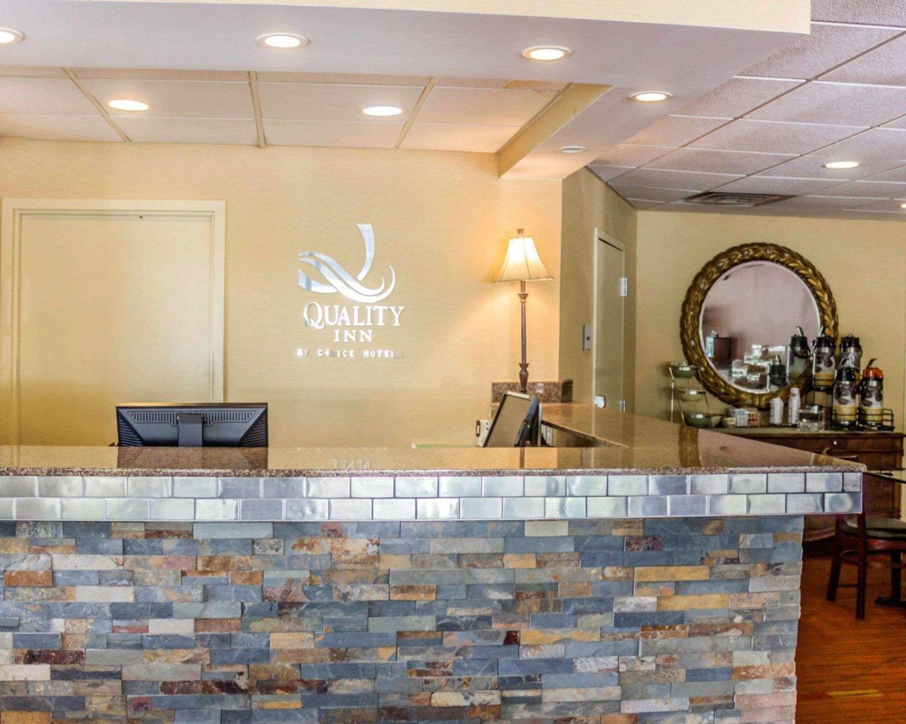 Quality Inn Уотербери Экстерьер фото
