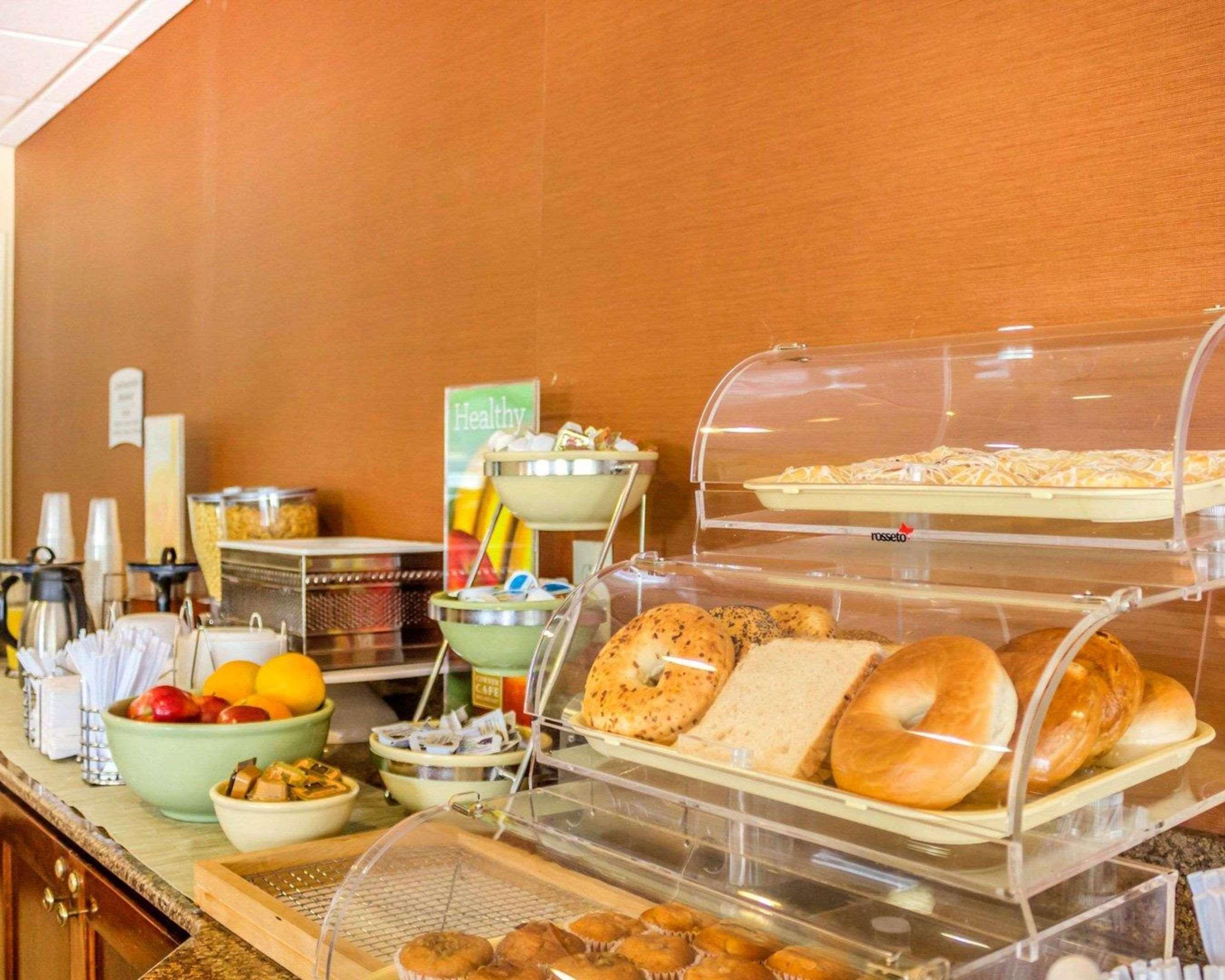 Quality Inn Уотербери Экстерьер фото