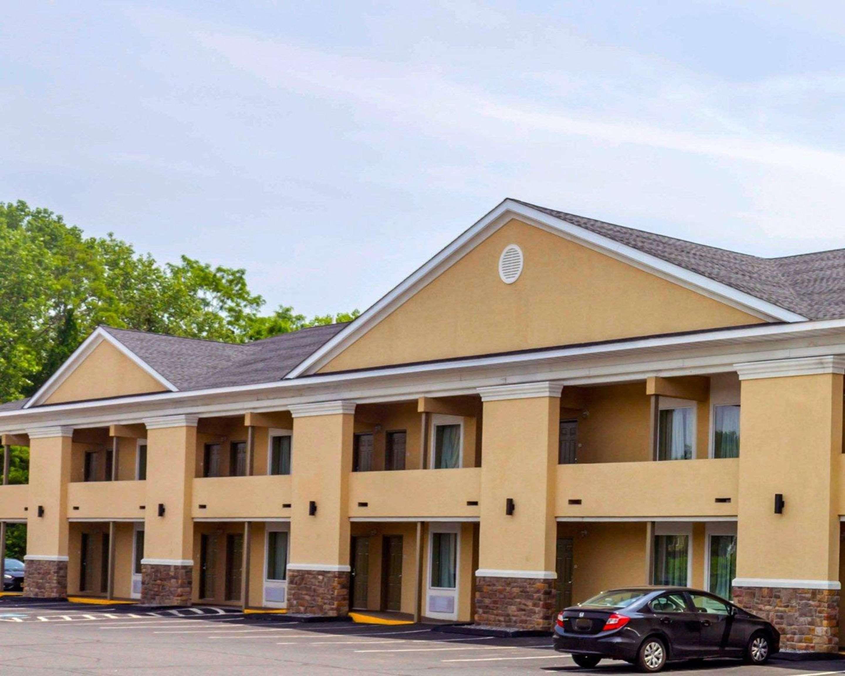 Quality Inn Уотербери Экстерьер фото